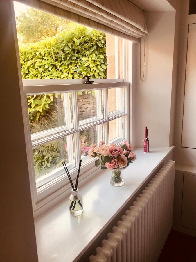 The Old Post Office Studio Apartment In A Beautiful Cotswold Village Cirencester Bagian luar foto