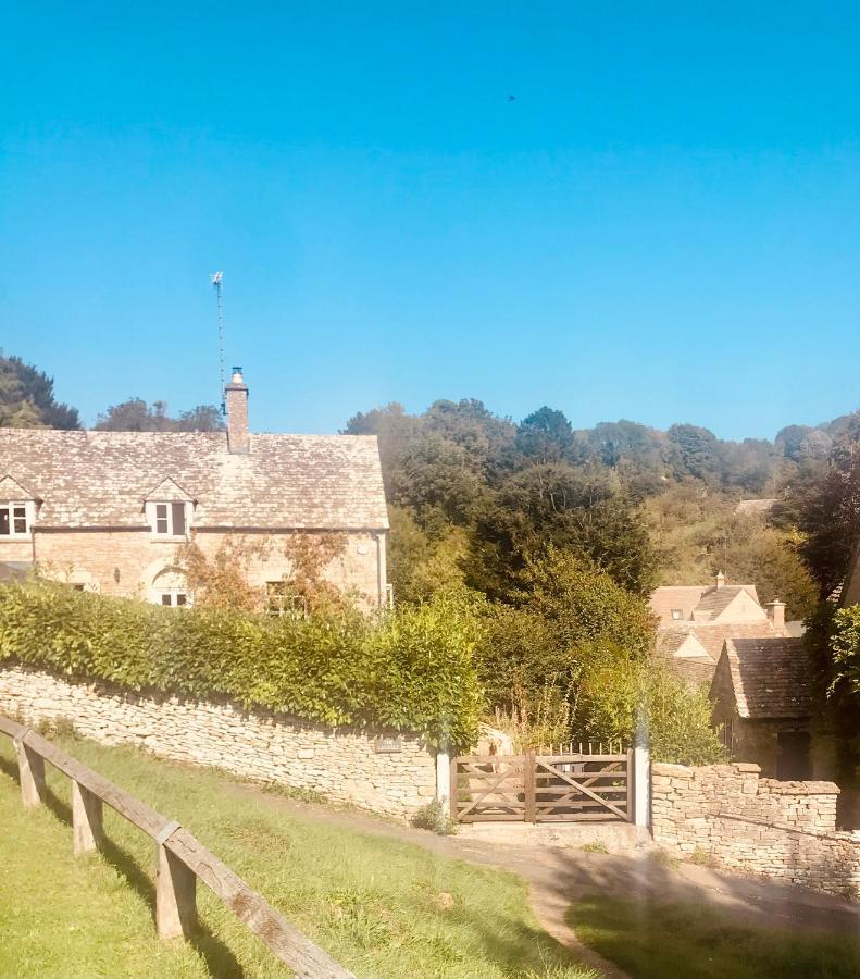 The Old Post Office Studio Apartment In A Beautiful Cotswold Village Cirencester Bagian luar foto