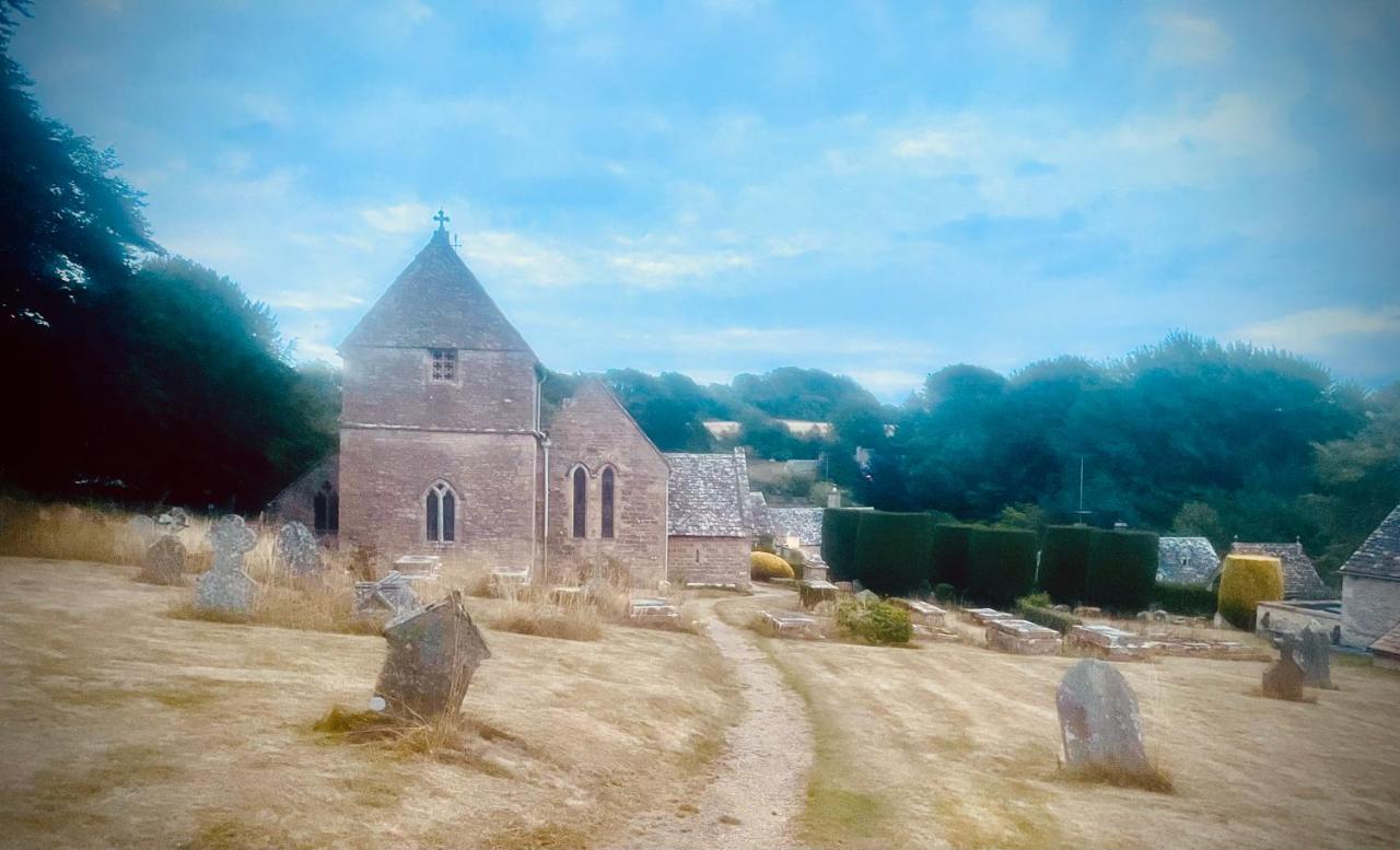 The Old Post Office Studio Apartment In A Beautiful Cotswold Village Cirencester Bagian luar foto
