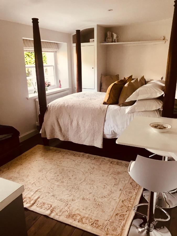 The Old Post Office Studio Apartment In A Beautiful Cotswold Village Cirencester Bagian luar foto