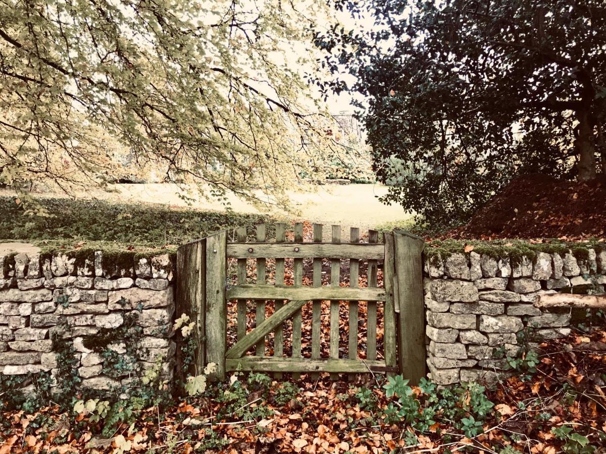 The Old Post Office Studio Apartment In A Beautiful Cotswold Village Cirencester Bagian luar foto
