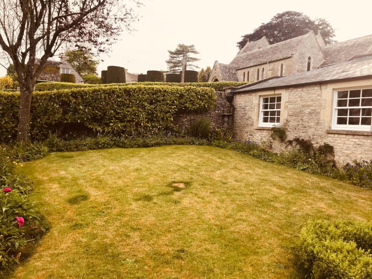The Old Post Office Studio Apartment In A Beautiful Cotswold Village Cirencester Bagian luar foto