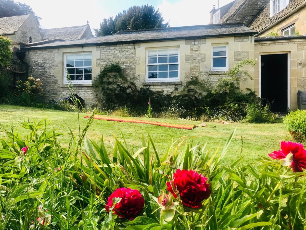 The Old Post Office Studio Apartment In A Beautiful Cotswold Village Cirencester Bagian luar foto