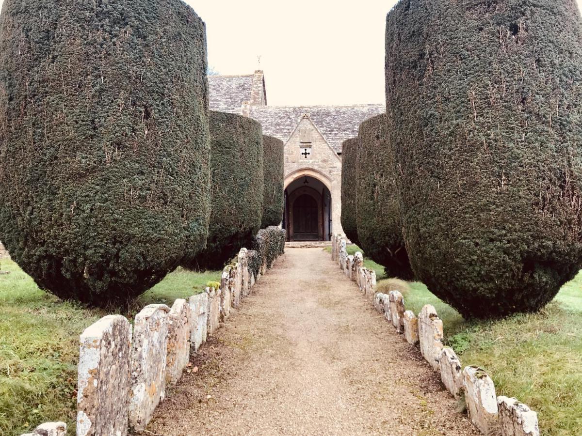 The Old Post Office Studio Apartment In A Beautiful Cotswold Village Cirencester Bagian luar foto