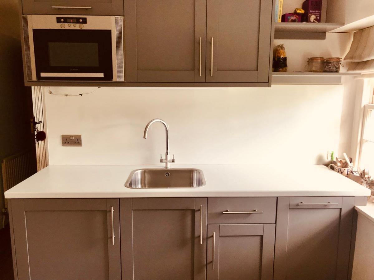 The Old Post Office Studio Apartment In A Beautiful Cotswold Village Cirencester Bagian luar foto