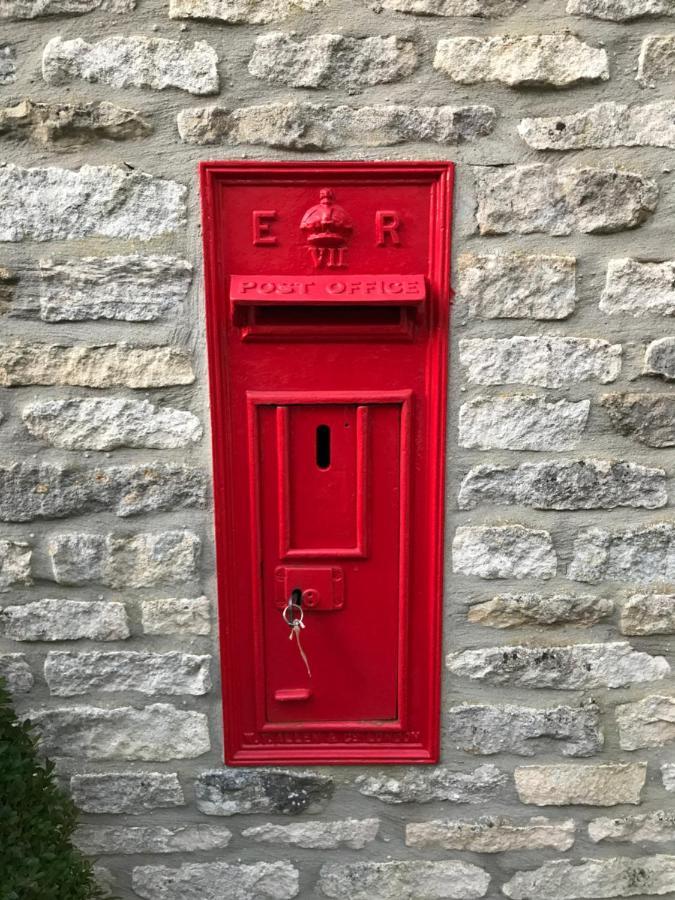 The Old Post Office Studio Apartment In A Beautiful Cotswold Village Cirencester Bagian luar foto